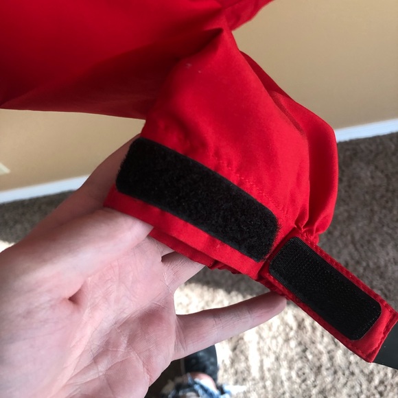 RED AND BLACK CUTTER & BUCK WINDTEC ACTIVE V-NECK WINDSHIRT - Picture 7 of 7